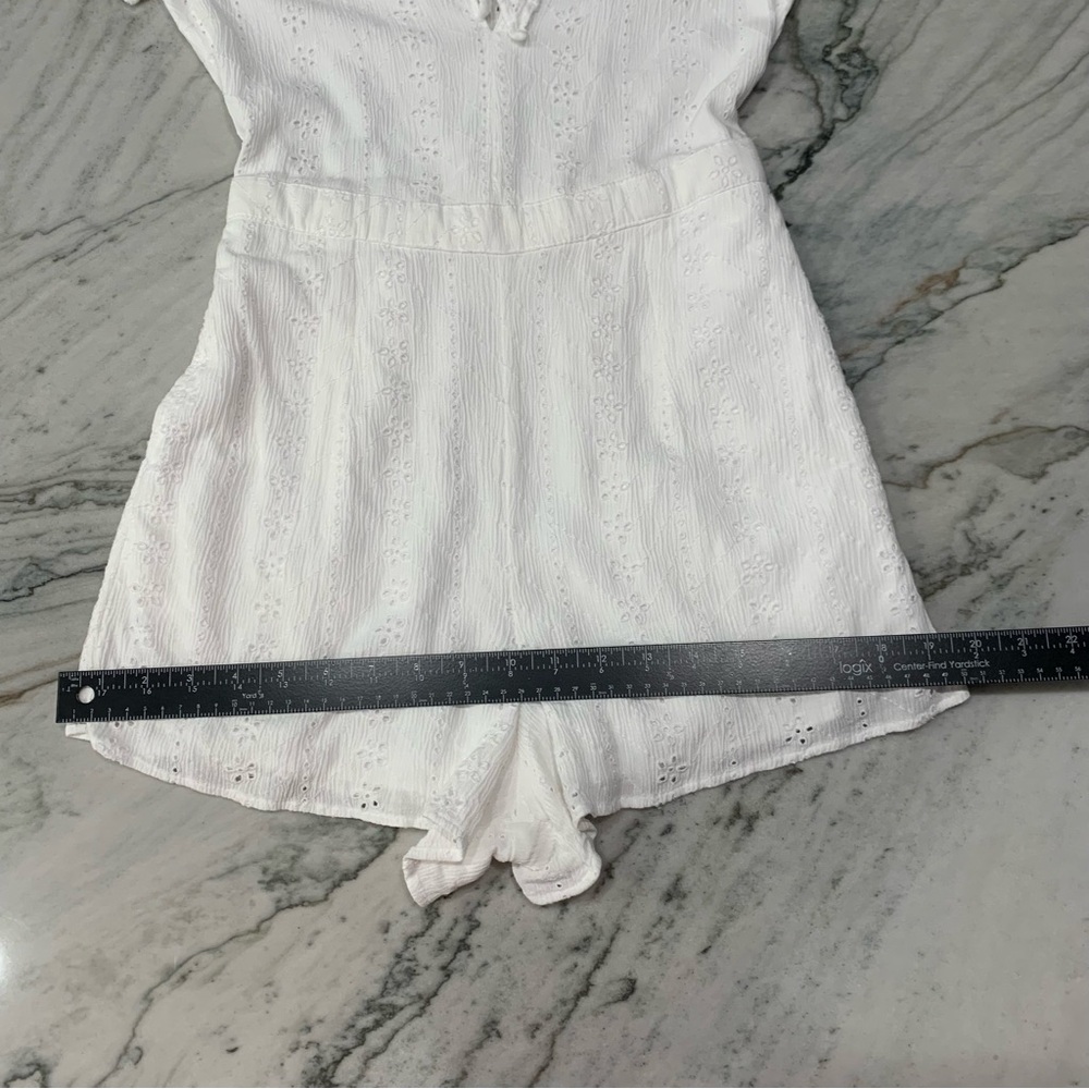 Hollister White Floral Eyelet Boho V-Neck Cutout Tie-Front Romper, Size Small - Picture 10 of 11